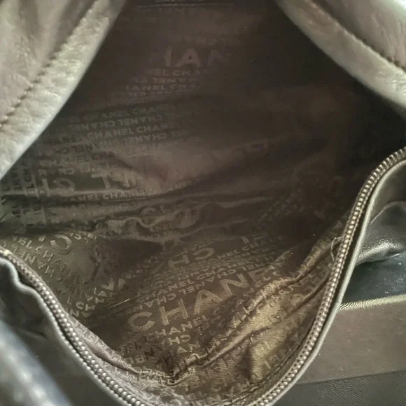 🔥SALE 🔥 EUC Chanel 9th series Lambskin Leather Ring Handle Hobo-Full Inclusion - Picture 10 of 14